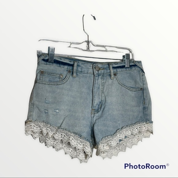FREE PEOPLE Lace Trim Light Wash Denim Shorts, Size 26 - Picture 12 of 15